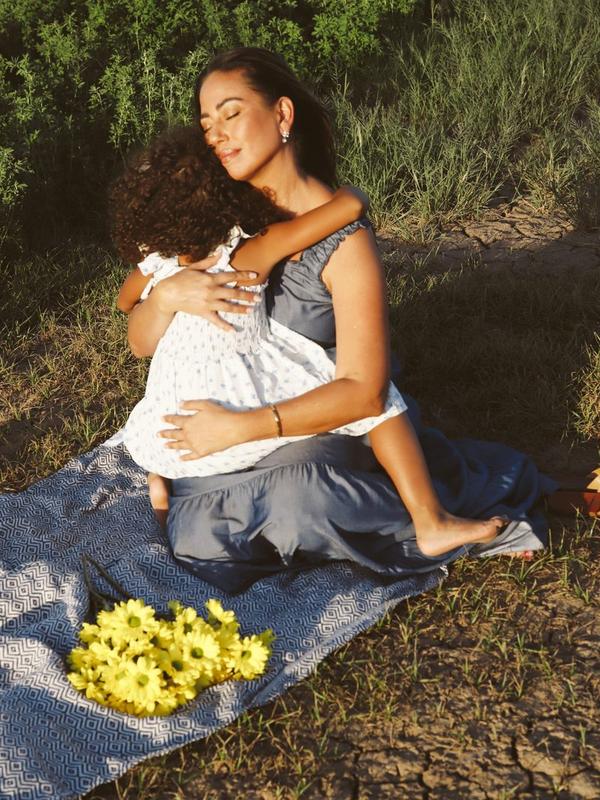 Mama & daughter hug